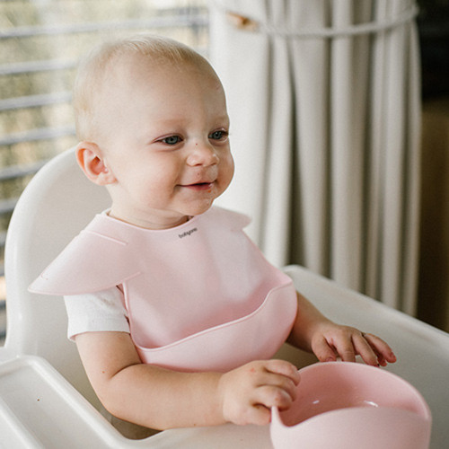 Silikónový podbradník s regulovaným zapínaním a vreckom, ružový