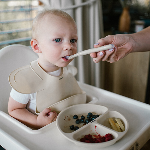 Silikónový tanier pre deti, trojkomorový s prísavkou - béžový