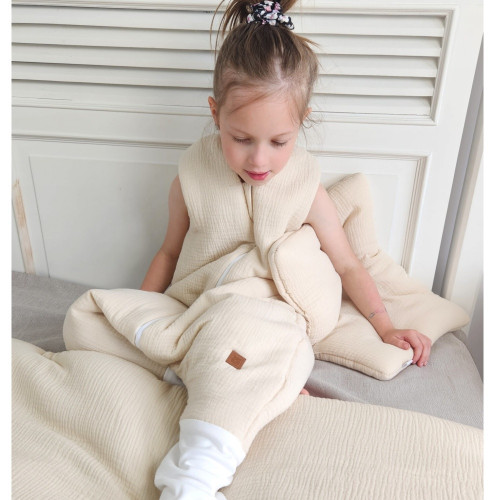 Mušelínový spací vak so zahrnovacími nohavičkami - béžový, veľ. S