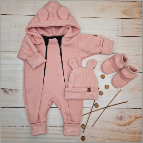 Oteplený detský overal bez šľapiek s kapucňou, čiapočka + topánočky, 3D, koralova, veľ. 80