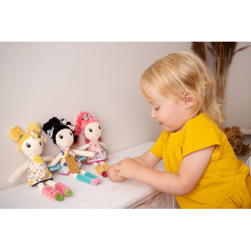 Hencz Toys Mäkká handrová bábika ZUZKA s čiernymi vláskami