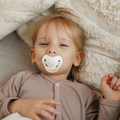 Cumlík silikónový, anatomický tvar, 18m +, 2 ks - Nature