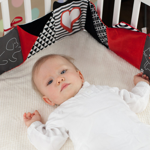 Hencz Toys Textilná knižka do postieľky