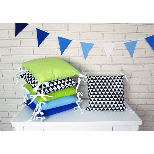 Baby Nellys Vankúšikový mantinel s obliečkami - trojúholníky, čierna/modrá/zelená