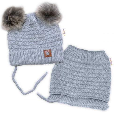 Zimná pletená čiapka Star s fleecom a chlpáčkové brmbolce + komínček 2D sada, sivý melírok