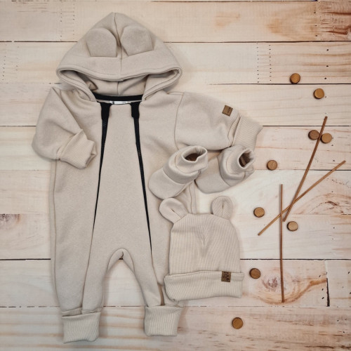 Oteplený detský overal bez šľapiek s kapucňou, čiapočka + topánočky, 3D, Kazum, béžový