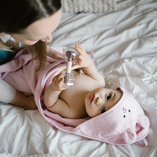 Luxusná bambusová osuška s kapucňou Myška, 100x100cm - ružová