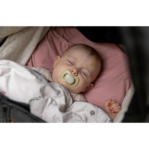 Cumlík, ortodontický silikón, nočný-svietiaci, 2ks, Lullaby Planet, 0-6m, oliva