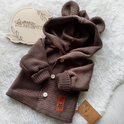 Elegantný pletený svetrík s gombíkmi a kapucňou s uškami Baby Nellys, hnedý