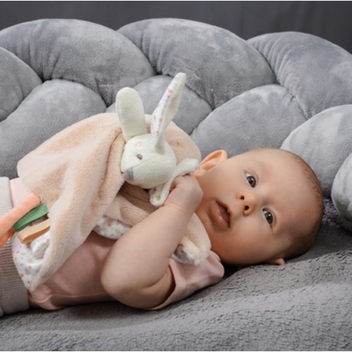 Prítulníček, maznáčik s hrkálkou, Baby Bunny, 25 x 25 cm