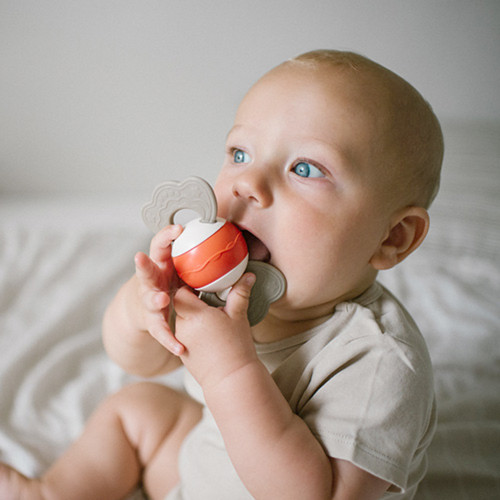 Hrkálka, hryzátko pre bábätko so zvukom Gulička - pastel