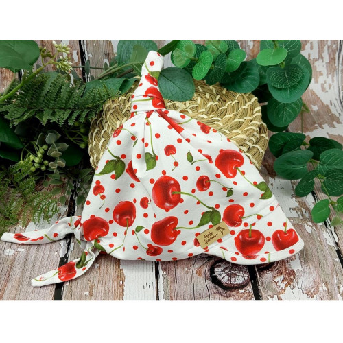 Detská bavlnená šatka so šiltom na zaväzovanie, Premium Baby Nellys, čerešničky