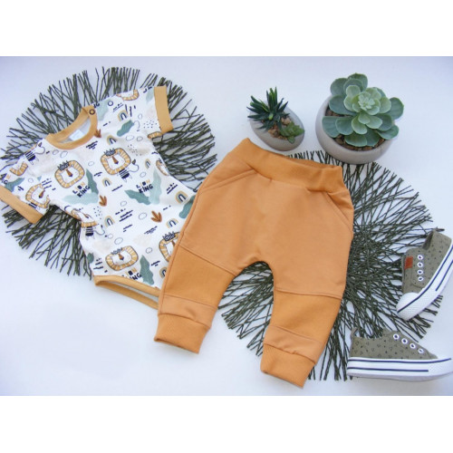 G-baby 2-dielna sada body kr. rukáv, tepláčiky Lion - horčicová, veľ. 98