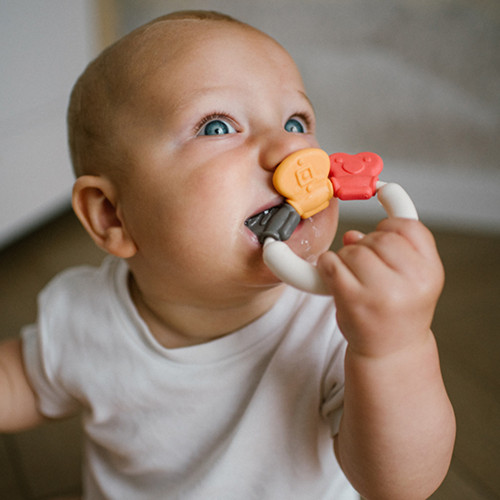 Hrkálka, hryzátko pre bábätko s guličkami, Kľúče - pastel