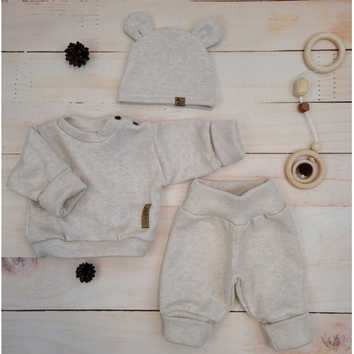 Pletená dojčenská sada 3D, svetrík, tepláčiky + čiapočka Kazum, piesková, veľ. 80