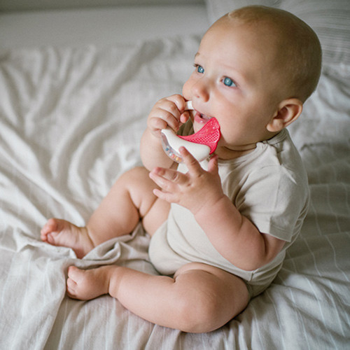 Hrkálka, hryzátko pre bábätko s guličkami, Labuť - pastel